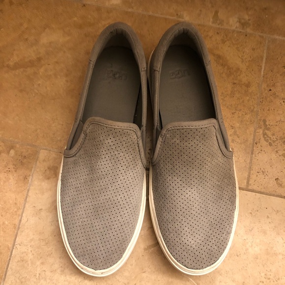 Gray ugg size 8 - Picture 3 of 4